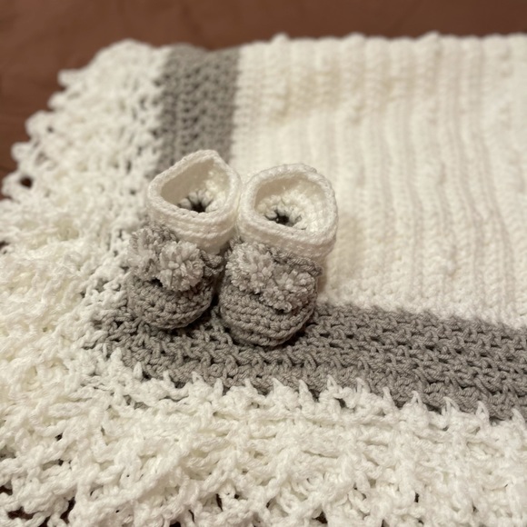 Handmade crochet baby afghan blanket - Picture 4 of 4